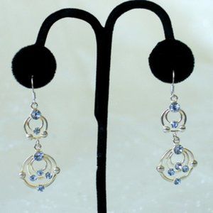 💖 Lovely Silver and Blue Crystal Earrings /E25